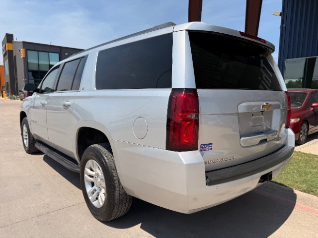 Chevrolet Suburban Vehicle Full-screen Gallery Image 03
