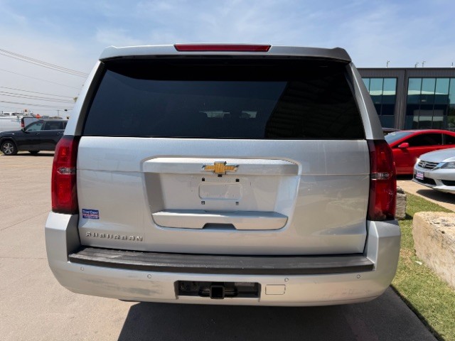 Chevrolet Suburban Vehicle Full-screen Gallery Image 05