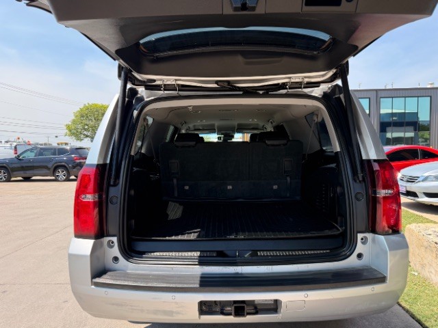 Chevrolet Suburban Vehicle Full-screen Gallery Image 06