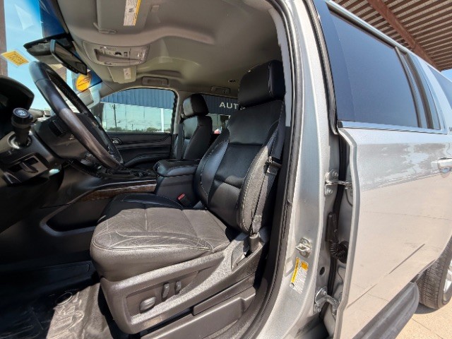 Chevrolet Suburban Vehicle Full-screen Gallery Image 08