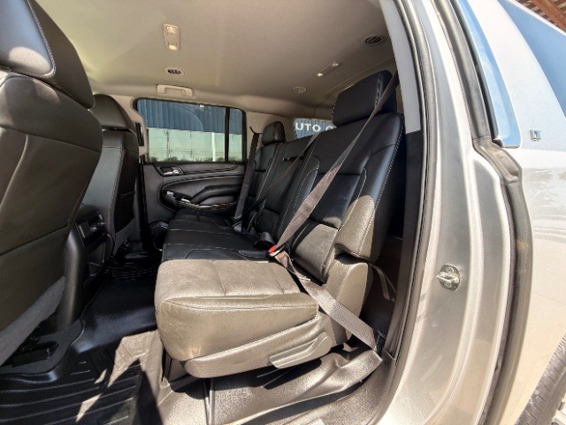 Chevrolet Suburban Vehicle Full-screen Gallery Image 09