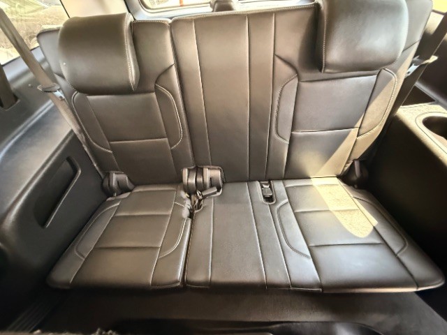 Chevrolet Suburban Vehicle Full-screen Gallery Image 10