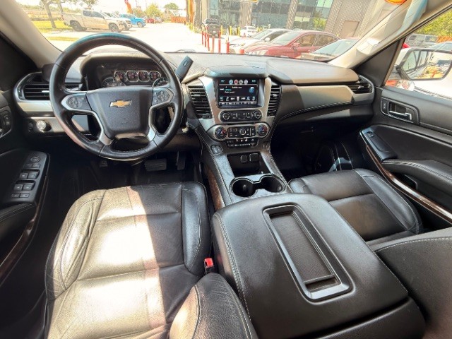 Chevrolet Suburban Vehicle Full-screen Gallery Image 11