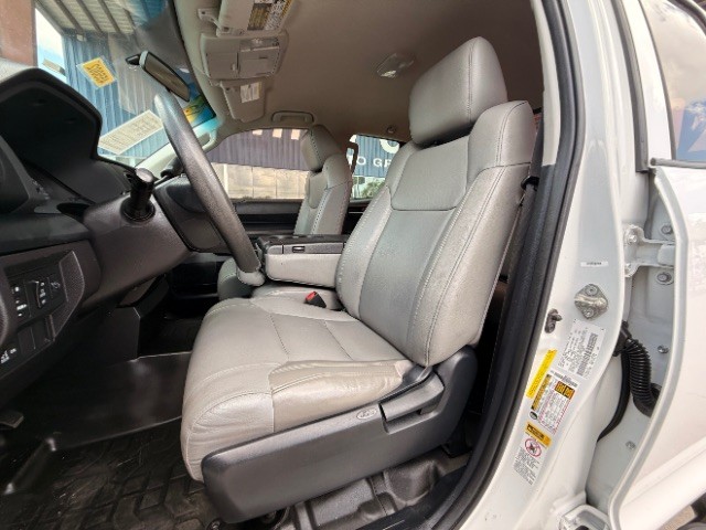 Toyota Tundra 2WD Vehicle Full-screen Gallery Image 07