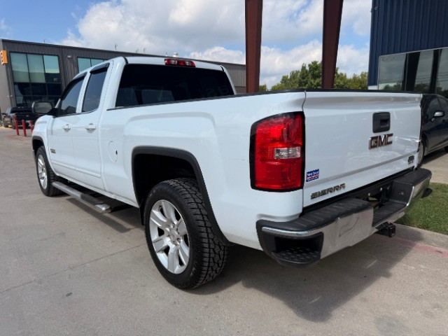 GMC Sierra 1500 Vehicle Full-screen Gallery Image 03