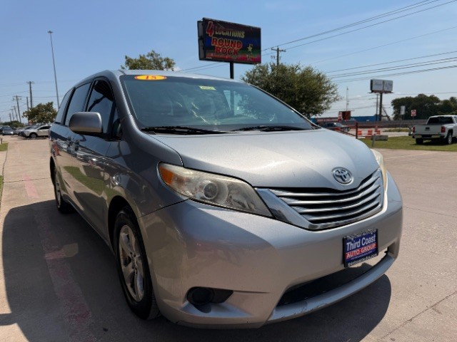 Toyota Sienna Vehicle Full-screen Gallery Image 02