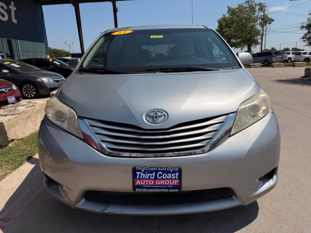 Toyota Sienna Vehicle Full-screen Gallery Image 07