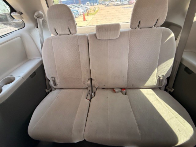 Toyota Sienna Vehicle Full-screen Gallery Image 10
