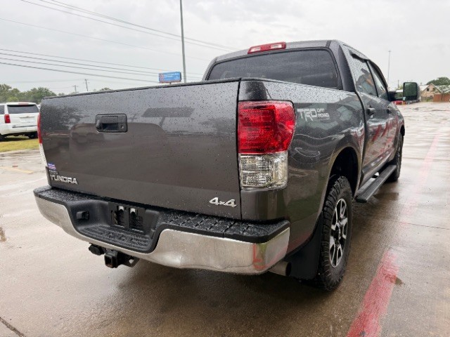 Toyota Tundra 4WD Vehicle Full-screen Gallery Image 04
