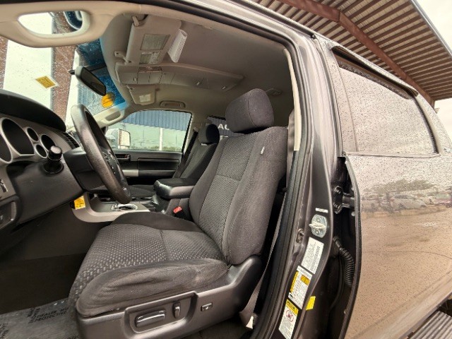 Toyota Tundra 4WD Vehicle Full-screen Gallery Image 07