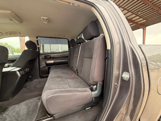 Toyota Tundra 4WD Vehicle Full-screen Gallery Image 08