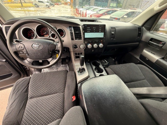 Toyota Tundra 4WD Vehicle Full-screen Gallery Image 09
