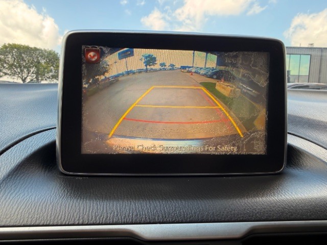 Mazda Mazda3 Sedan Vehicle Full-screen Gallery Image 10