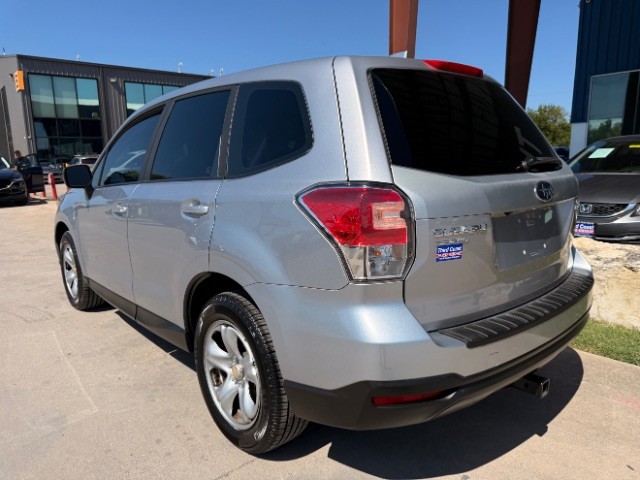 Subaru Forester Vehicle Full-screen Gallery Image 03