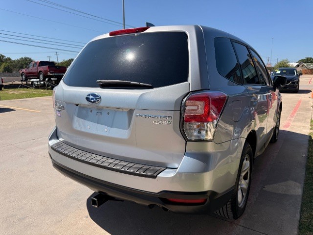 Subaru Forester Vehicle Full-screen Gallery Image 04