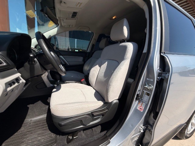 Subaru Forester Vehicle Full-screen Gallery Image 08