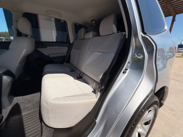 Subaru Forester Vehicle Full-screen Gallery Image 09