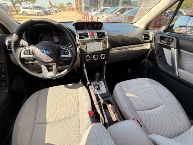Subaru Forester Vehicle Full-screen Gallery Image 10
