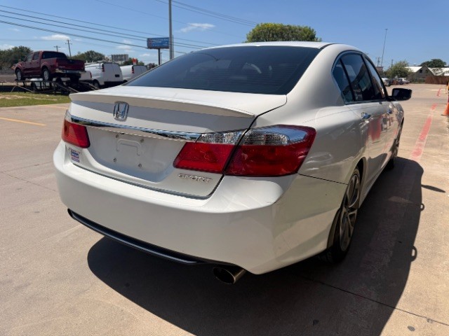 Honda Accord Sedan Vehicle Full-screen Gallery Image 04