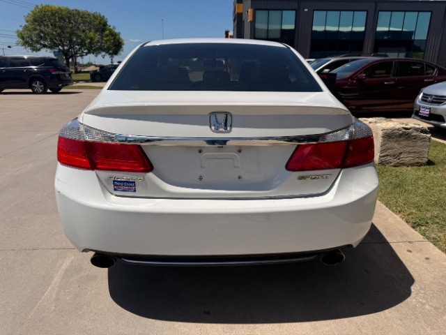 Honda Accord Sedan Vehicle Full-screen Gallery Image 05