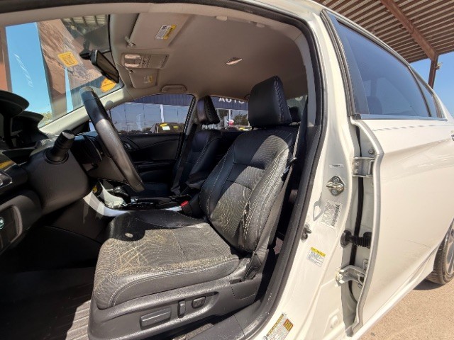 Honda Accord Sedan Vehicle Full-screen Gallery Image 07