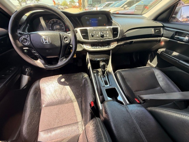 Honda Accord Sedan Vehicle Full-screen Gallery Image 09