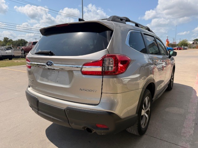 Subaru Ascent Vehicle Full-screen Gallery Image 04