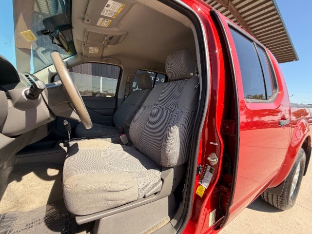 Nissan Frontier Vehicle Full-screen Gallery Image 08