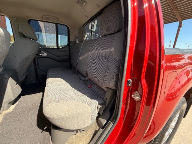 Nissan Frontier Vehicle Full-screen Gallery Image 09