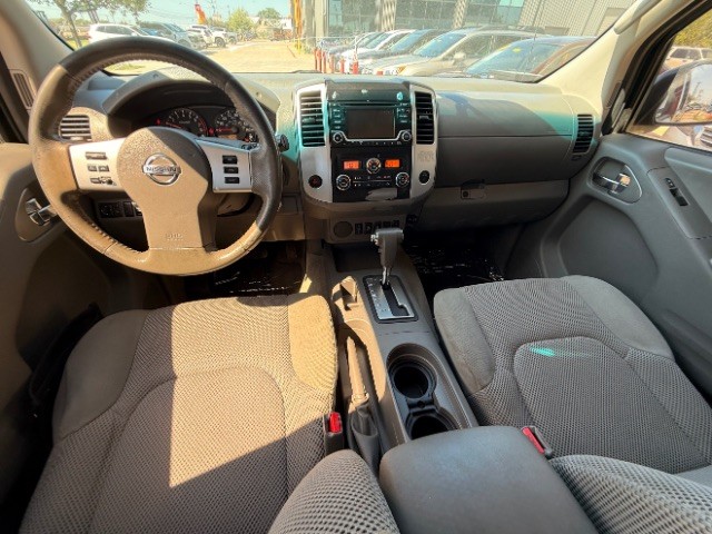 Nissan Frontier Vehicle Full-screen Gallery Image 10