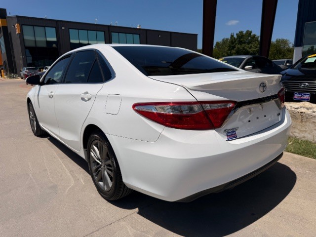 Toyota Camry Vehicle Full-screen Gallery Image 03