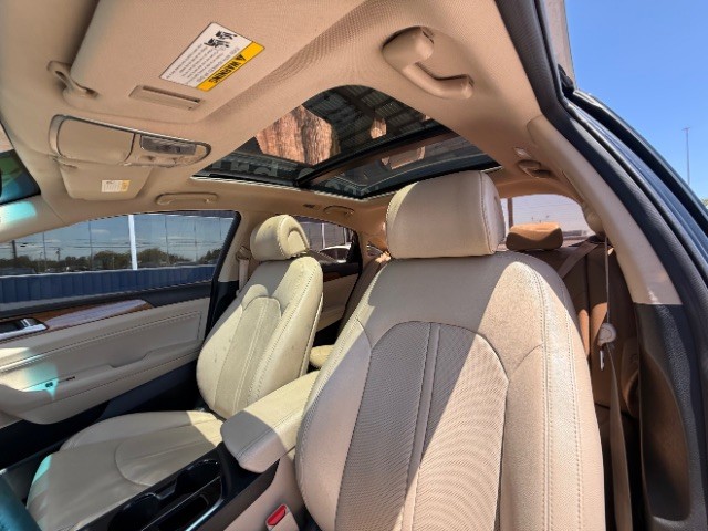 Hyundai Sonata Vehicle Full-screen Gallery Image 10