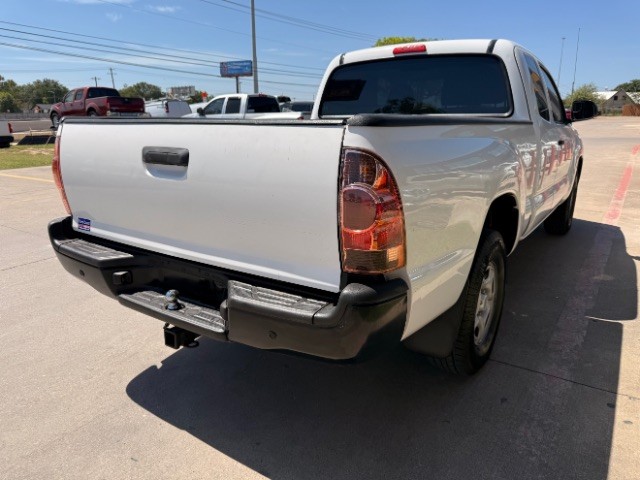Toyota Tacoma Vehicle Full-screen Gallery Image 04