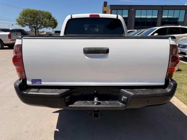 Toyota Tacoma Vehicle Full-screen Gallery Image 05