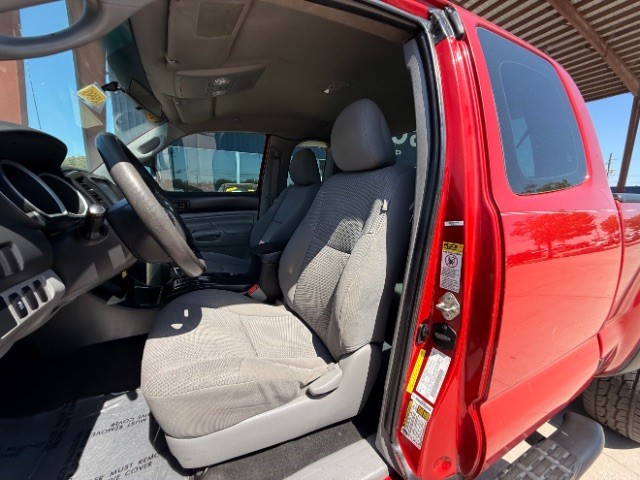 Toyota Tacoma Vehicle Full-screen Gallery Image 07