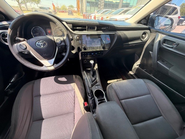 Toyota Corolla Vehicle Full-screen Gallery Image 09