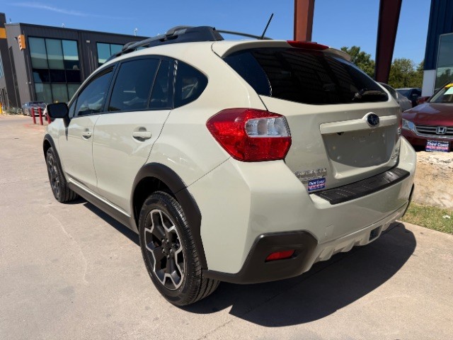 Subaru XV Crosstrek Vehicle Full-screen Gallery Image 03