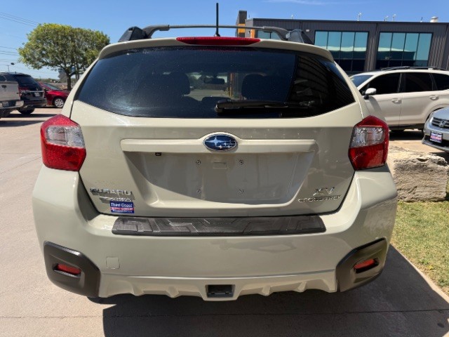 Subaru XV Crosstrek Vehicle Full-screen Gallery Image 05