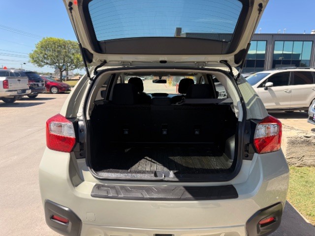 Subaru XV Crosstrek Vehicle Full-screen Gallery Image 07