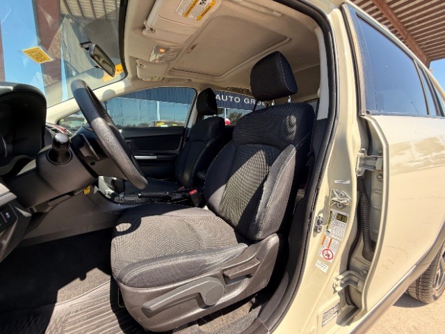Subaru XV Crosstrek Vehicle Full-screen Gallery Image 08