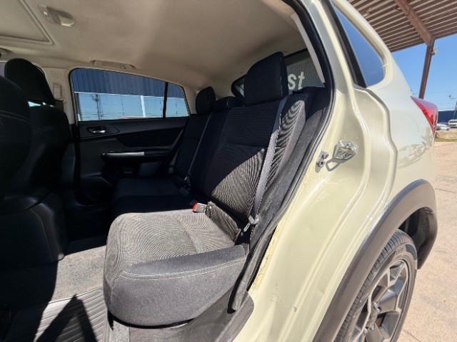 Subaru XV Crosstrek Vehicle Full-screen Gallery Image 09