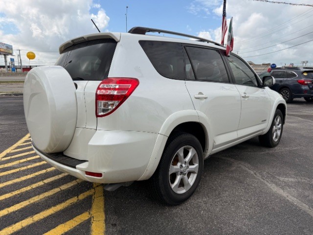 Toyota RAV4 Vehicle Full-screen Gallery Image 03