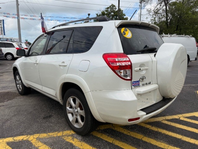 Toyota RAV4 Vehicle Full-screen Gallery Image 04
