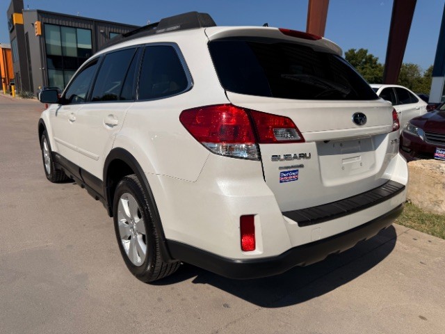 Subaru Outback Vehicle Full-screen Gallery Image 03