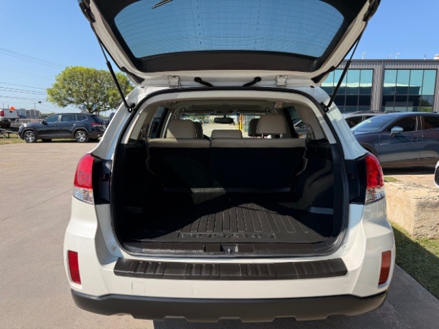 Subaru Outback Vehicle Full-screen Gallery Image 05