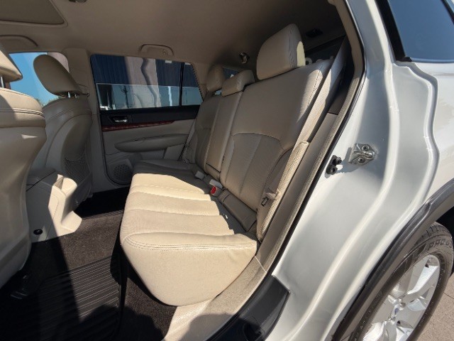 Subaru Outback Vehicle Full-screen Gallery Image 07