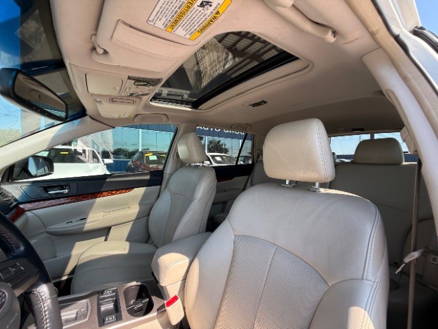 Subaru Outback Vehicle Full-screen Gallery Image 09