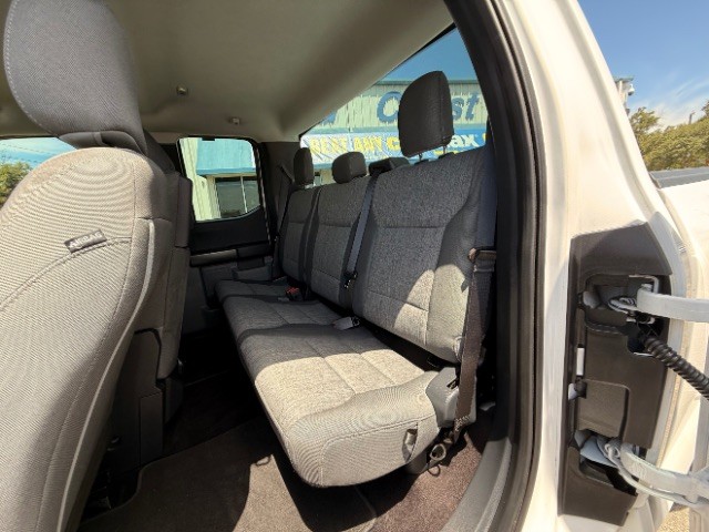 Ford F-150 Vehicle Full-screen Gallery Image 08