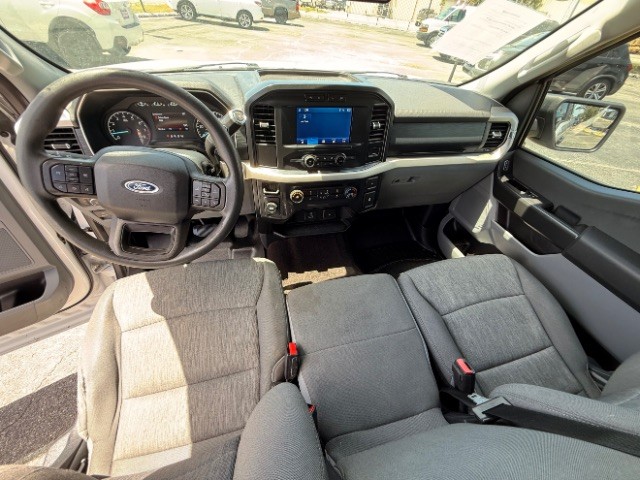 Ford F-150 Vehicle Full-screen Gallery Image 09