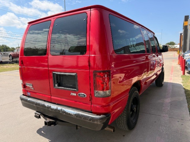Ford Econoline Wagon Vehicle Full-screen Gallery Image 04